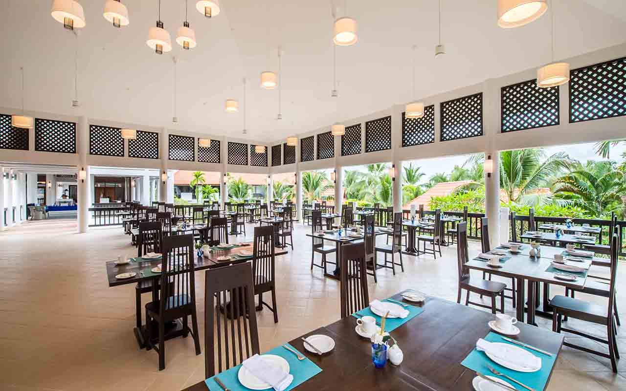 The Upper Deck Restaurant - akyra Beach Club Phuket